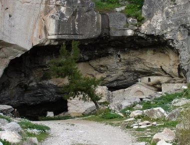 Το πιο μακάβριο εύρημα- Το διαχρονικό μυστήριο της «Σπηλιάς του Νταβέλη»!